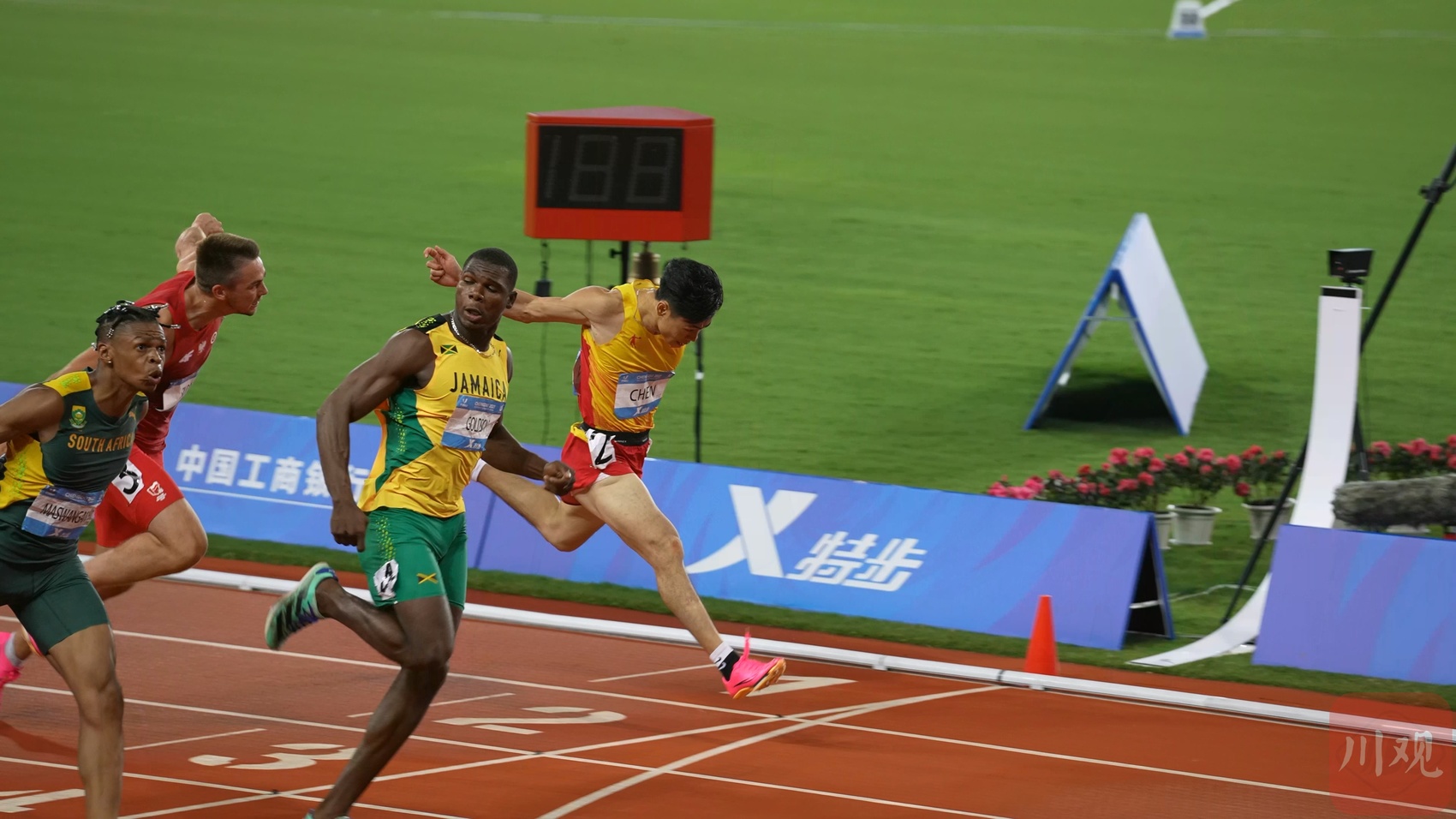 恒心不懈！选手奋力冲刺的简单介绍