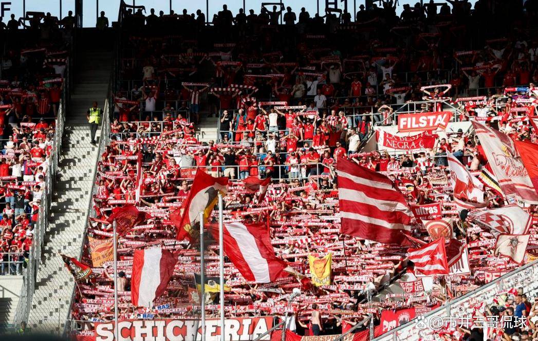 里昂主场横扫拜仁，并肩晋级！的简单介绍