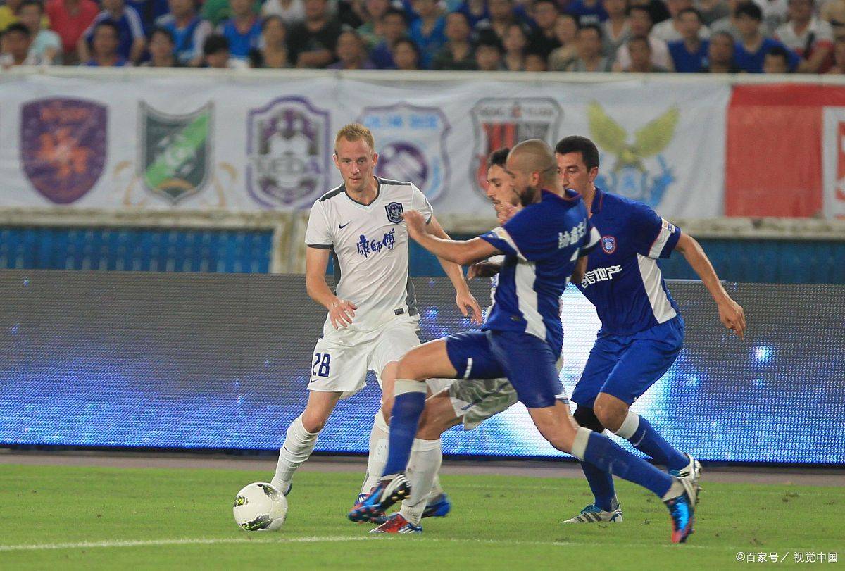 柏林赫塔主场告捷,卫冕冠军难以对抗 柏林赫塔主场告捷,卫冕冠军难以对抗