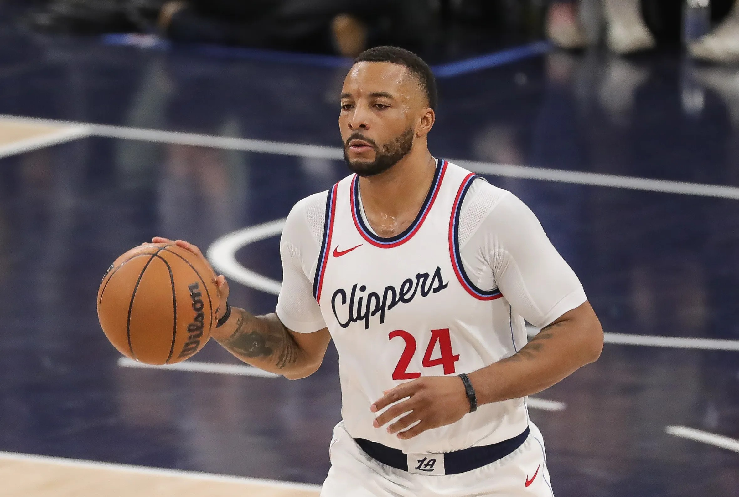 关于快船主控膝伤恢复顺利，将在不久后复出的信息