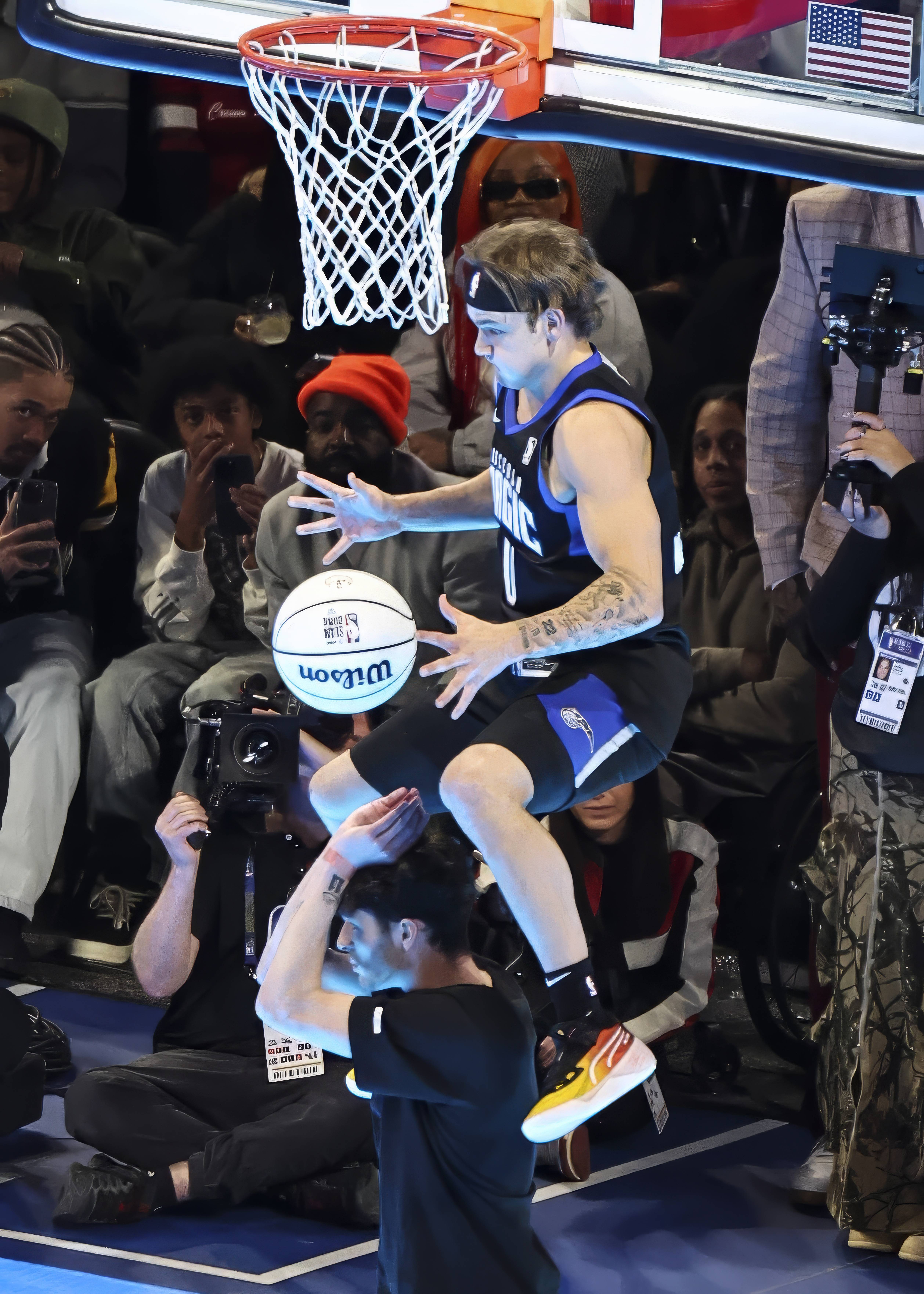 篮球明星在社交媒体上晒日常,引发粉丝热议 篮球明星在社交媒体上晒日常,引发粉丝热议