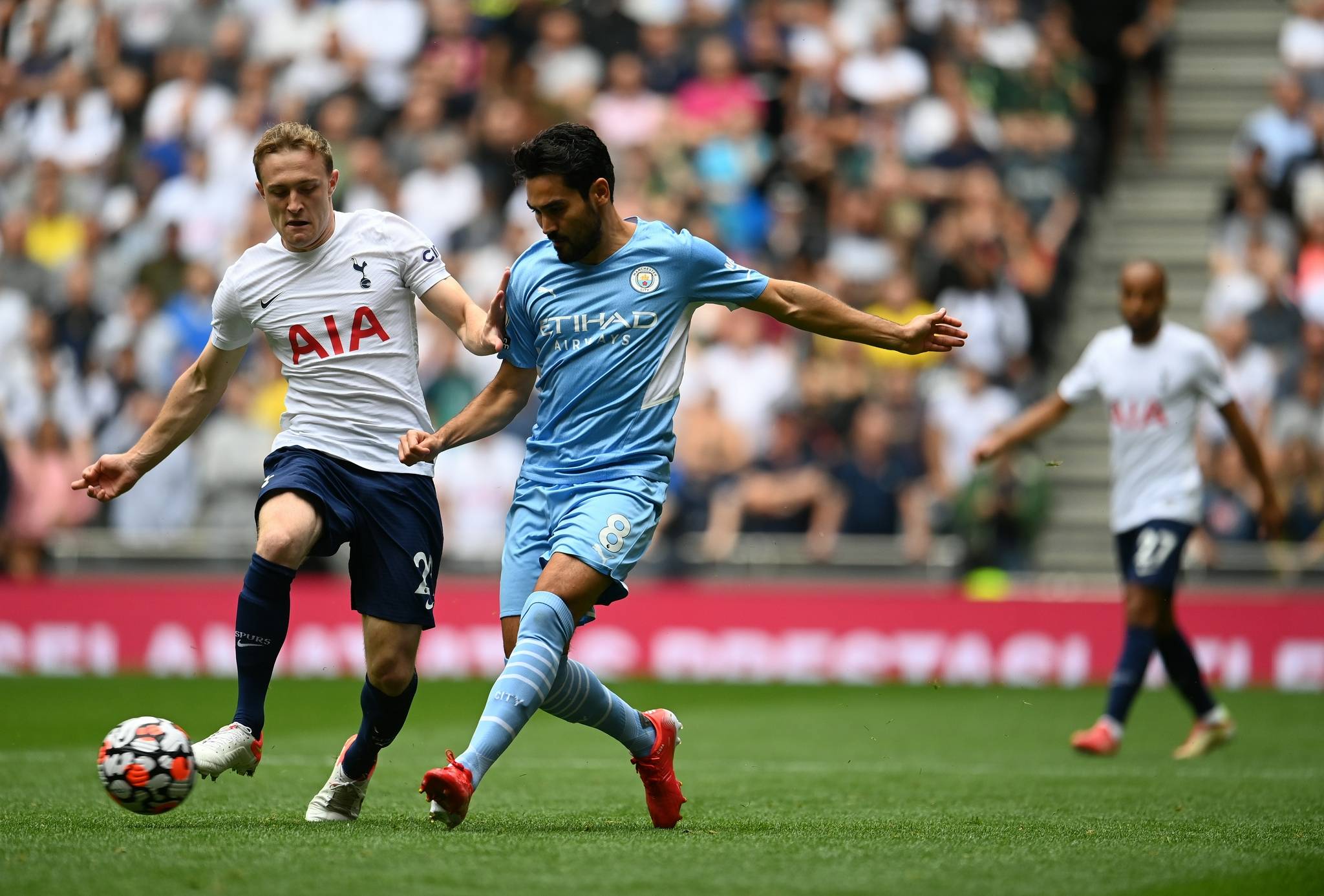 热刺主场大捷，稳居前四争夺的位置的简单介绍