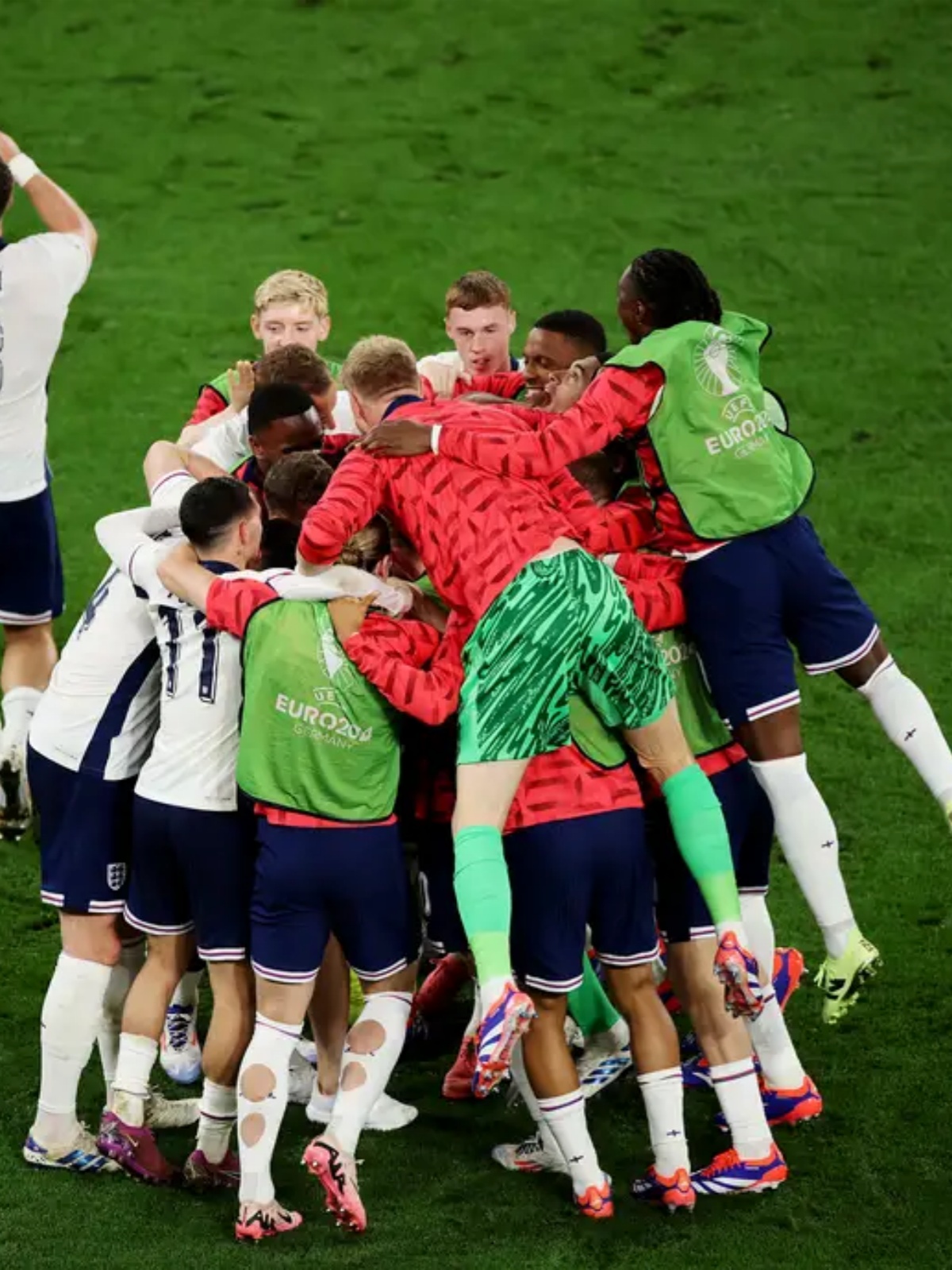 荷兰队惨遭逆转，小组榜首失守