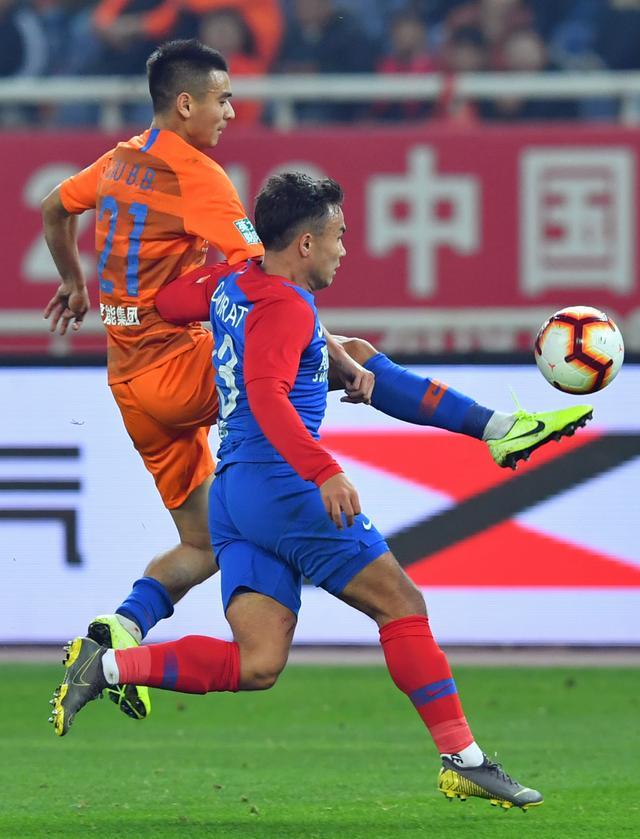 重庆斯威战平鲁能,中场大将受伤离场 重庆斯威战平鲁能,中场大将受伤离场