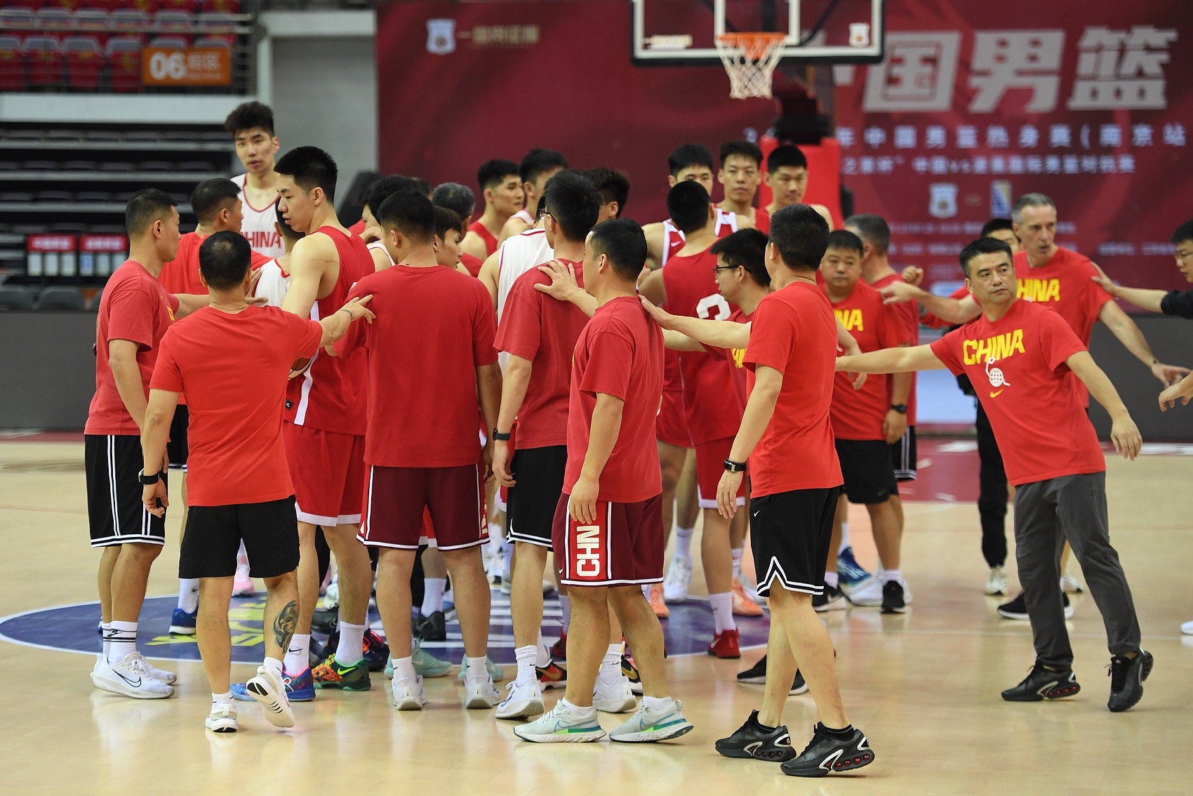 九游娱乐入口-包含中国队在热身赛中演绎精彩表现，备战国际比赛的词条