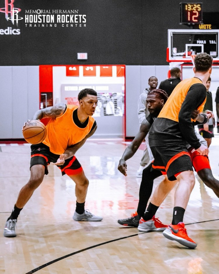 九游中国-火箭主教练:队员拼搏十分积极取胜