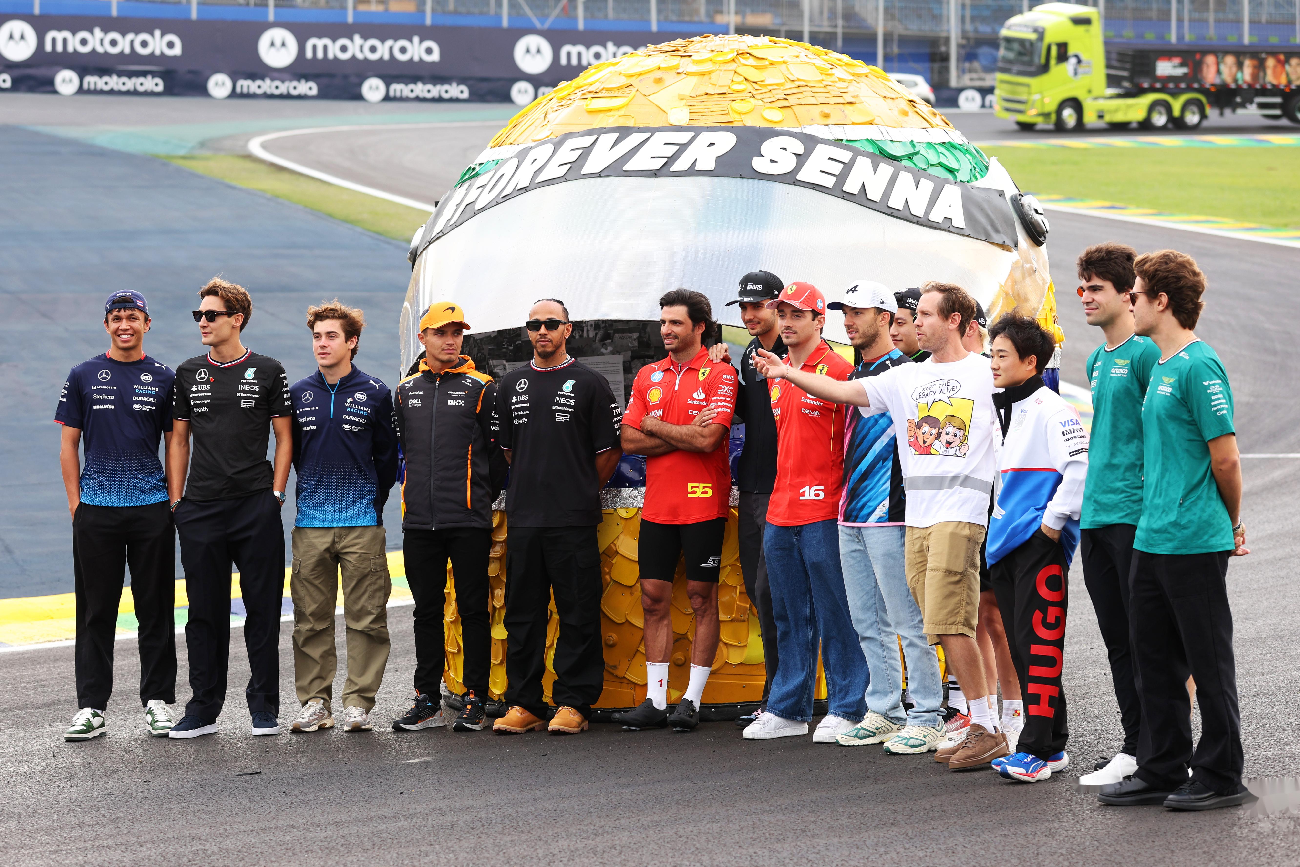 九游体育平台-关于阿斯顿马丁横扫索伯车队，拉塞尔惊艳四座的信息