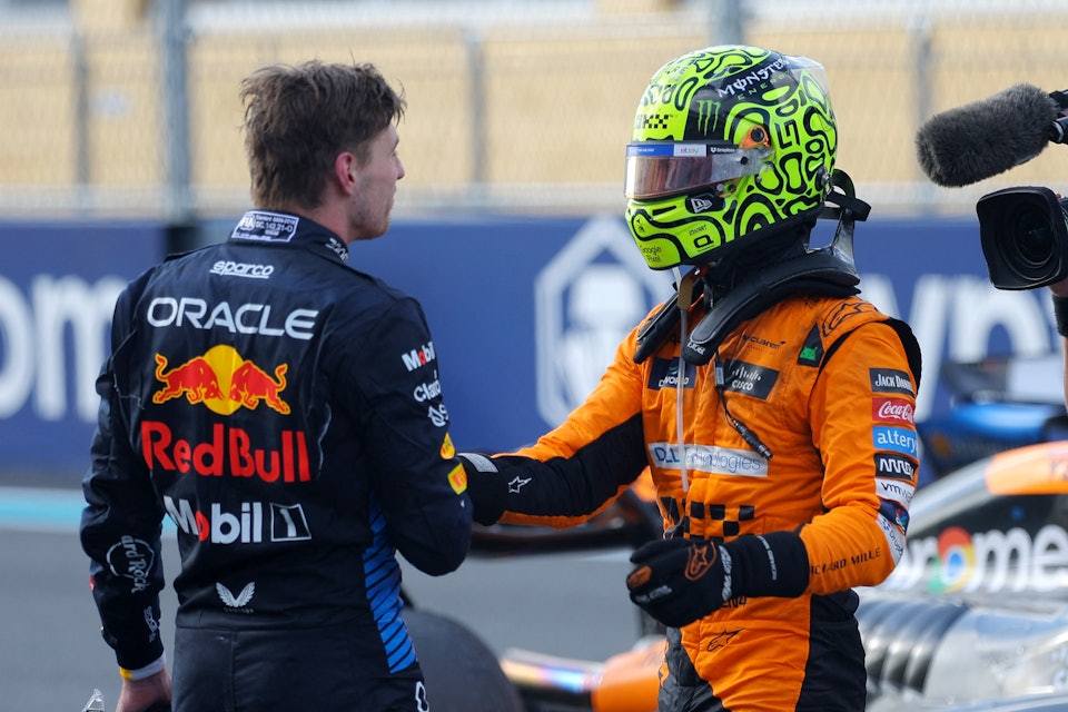 包含哈斯车队轻取索伯车队，诺里斯点燃赛场的词条