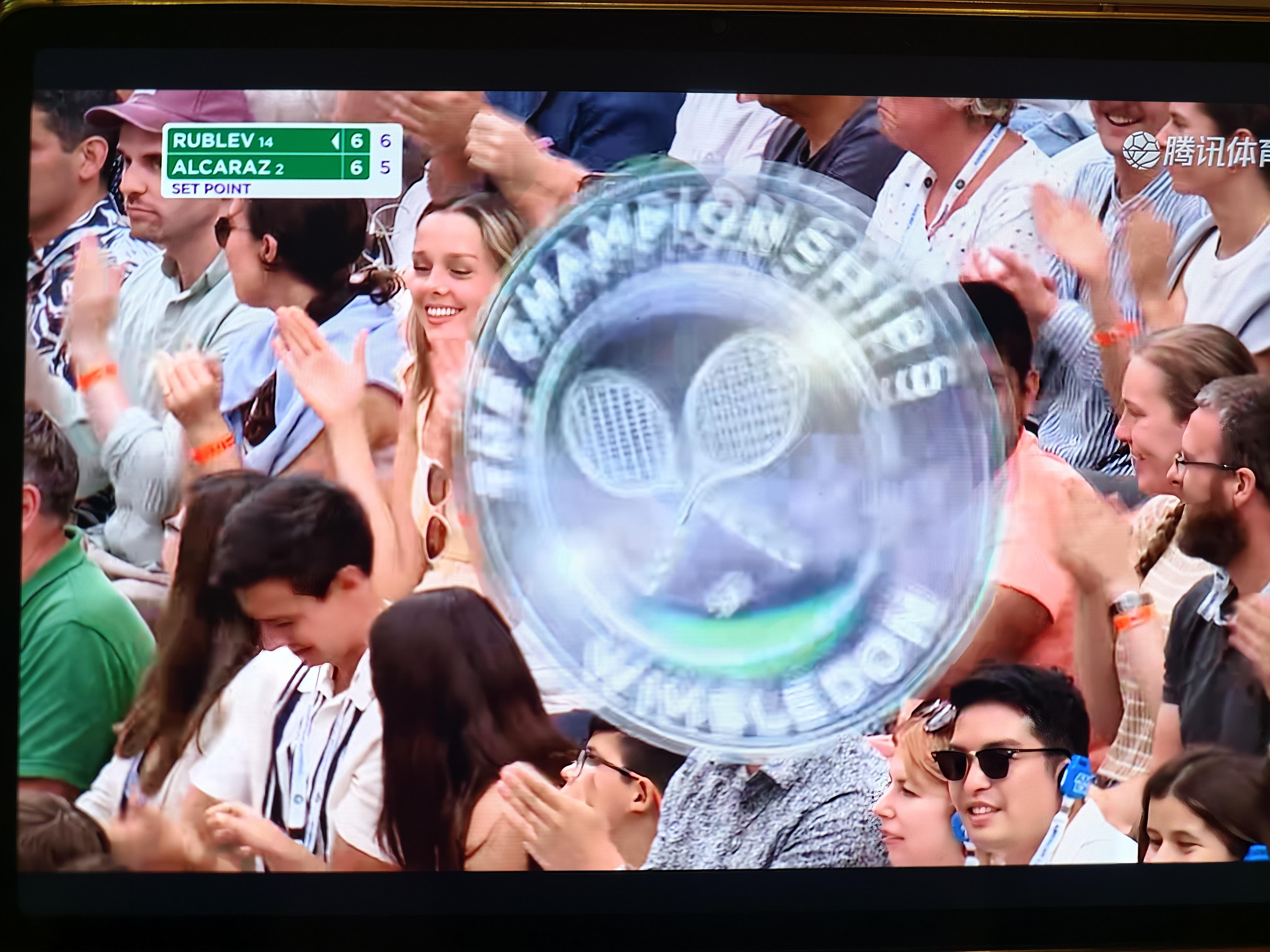 包含拉沃尔杯翻盘温网，兹维列夫带队取胜的词条