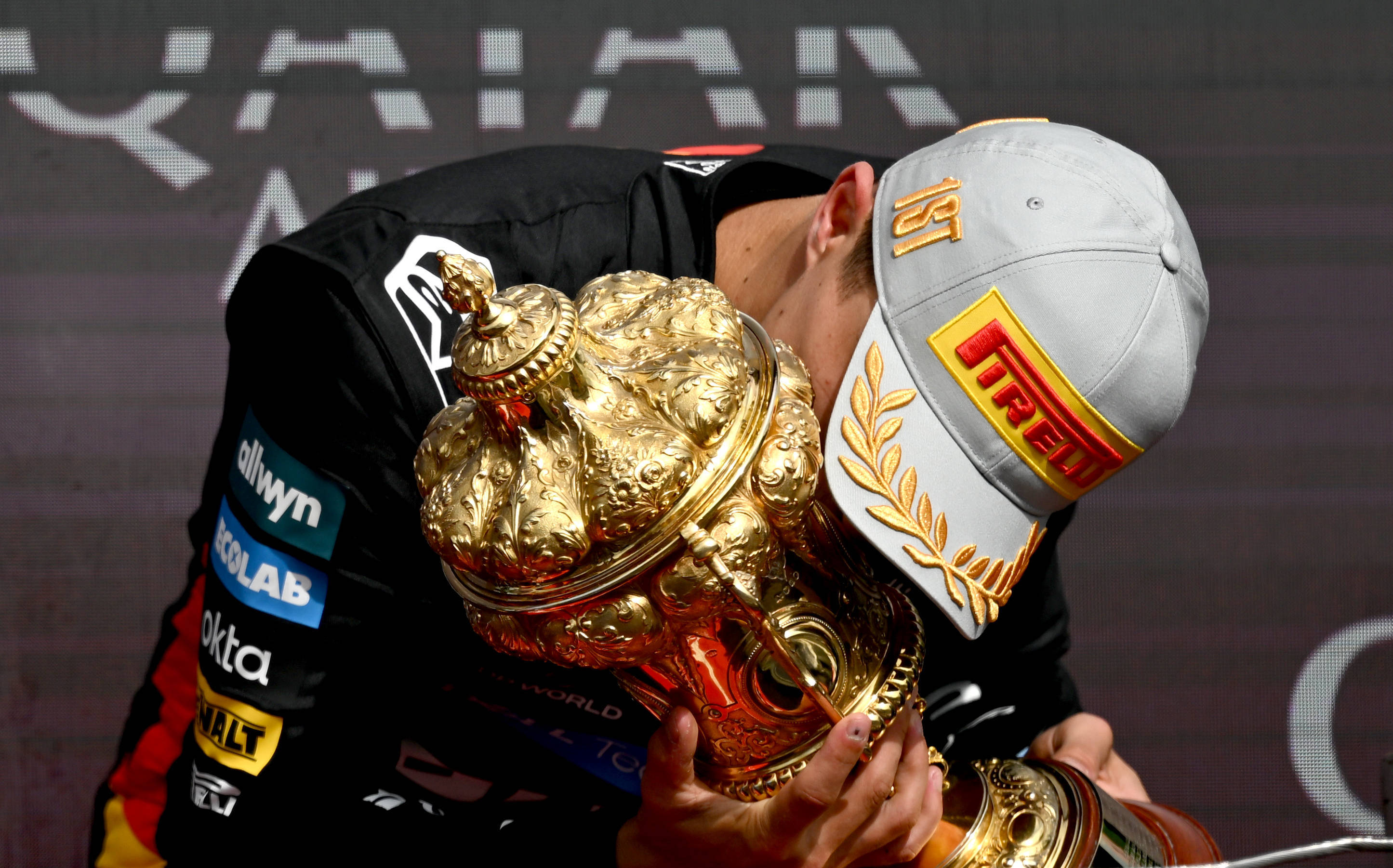 索伯车队横扫红牛车队，诺里斯关键制胜的简单介绍